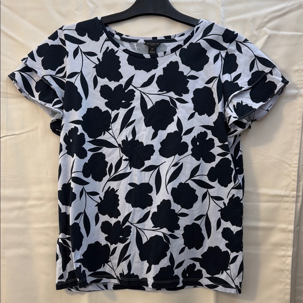 Ann Taylor Black and White Floral Short Sleeve Top